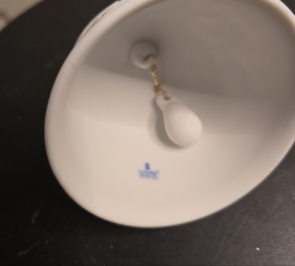 Lladro 2008 Porcelain White Bell Ornament - Picture 13 of 14
